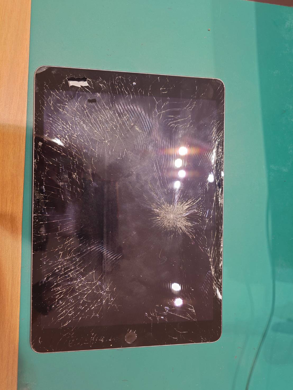 【田町よりご来店】iPad7の画面交換をご依頼いただきました！